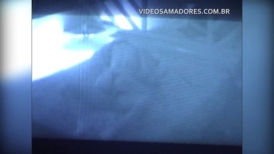 Шавҳар зани ҳамсояро ба навор мегирад ва мефаҳмад, ки ӯ як зан аст